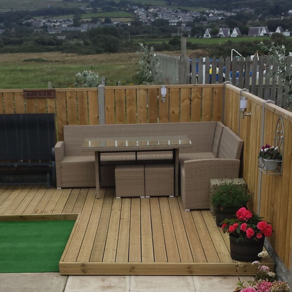 photo of decking with furniture on it. The decking has been professionally cleaned