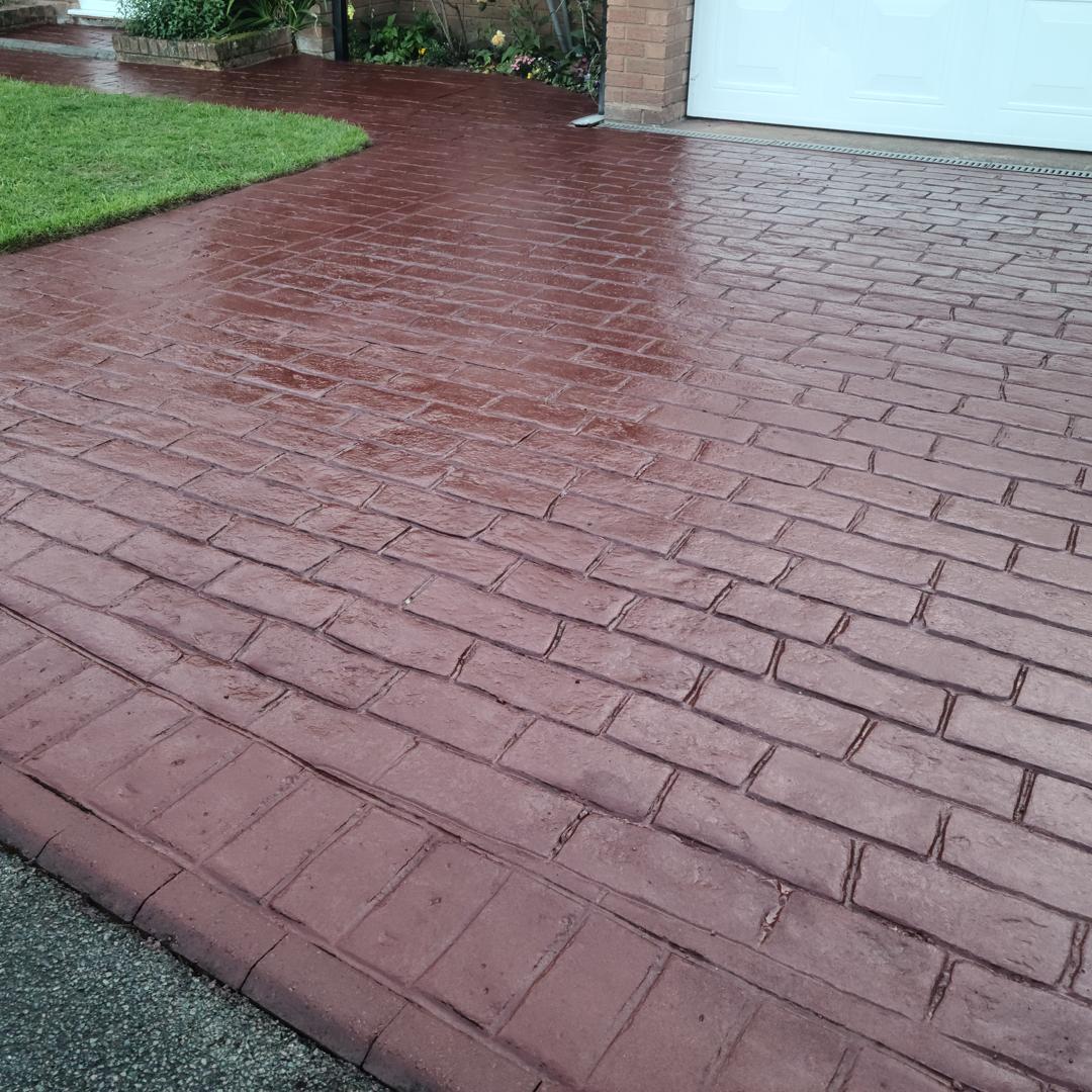 photo of a professionally cleaned concrete imprint driveway