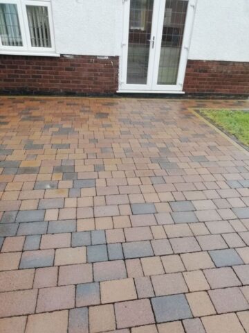 photo of a block paving drive